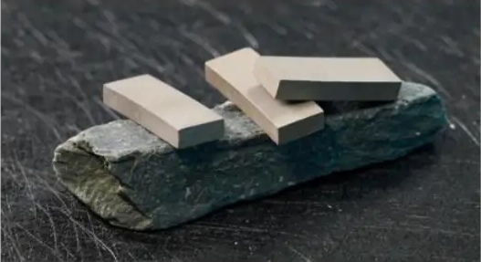 Diamond segments for andesite cutting